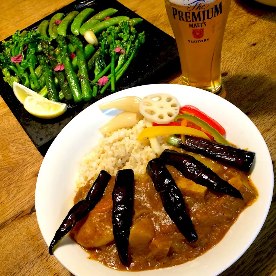 Snapdishの料理写真:#vegan  #グルテンフリー  #シュガーフリー 
カレーライス
焼き野菜サラダ|makiko_aさん