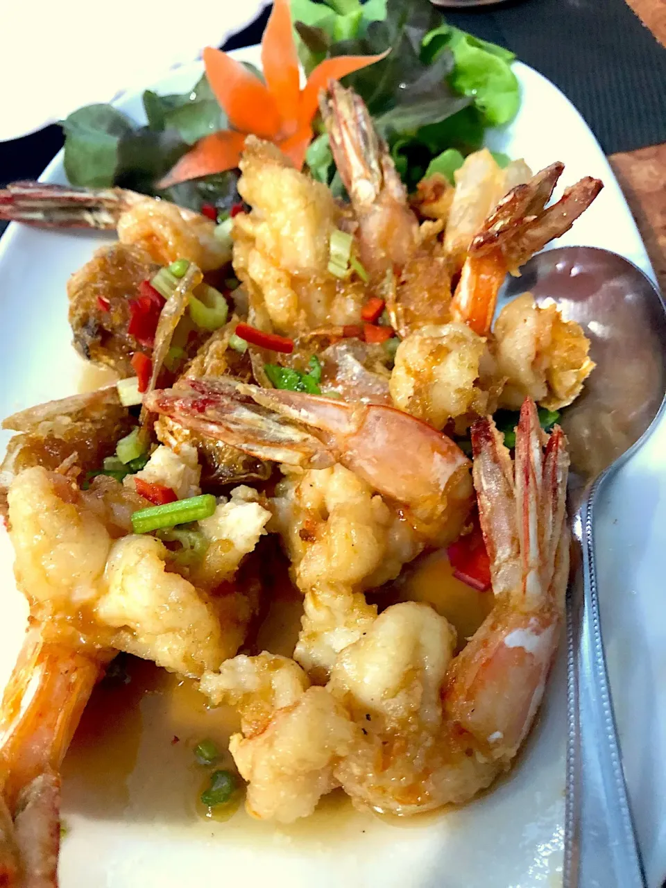 Deep fried prawns with Tamarind sauce @ ดอนญ่า Hadyai.|Chalinee Kalyanamitraさん