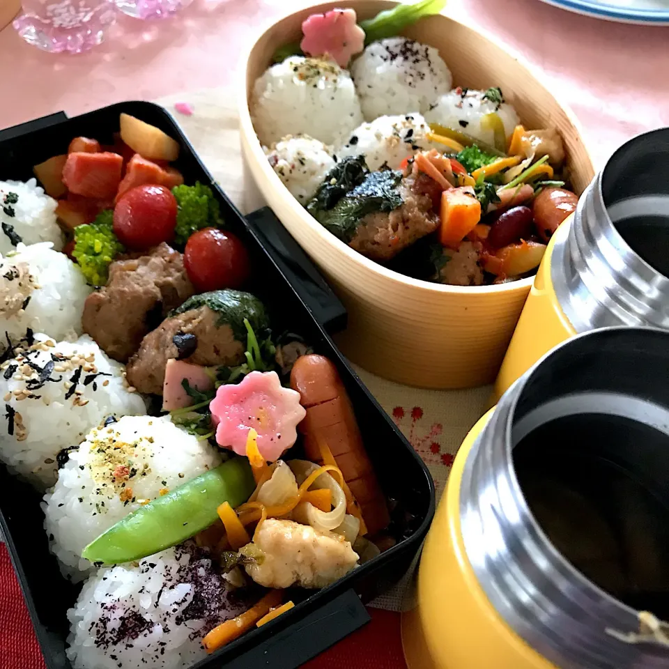 Snapdishの料理写真:今日のお弁当🍱
紫蘇ハンバーグにラタトゥイユ弁当

午後からは急な
雨が降りそう☂️
折りたたみ傘
忘れないでね。

気をつけて
いってらっしゃい👋😊|mokoさん