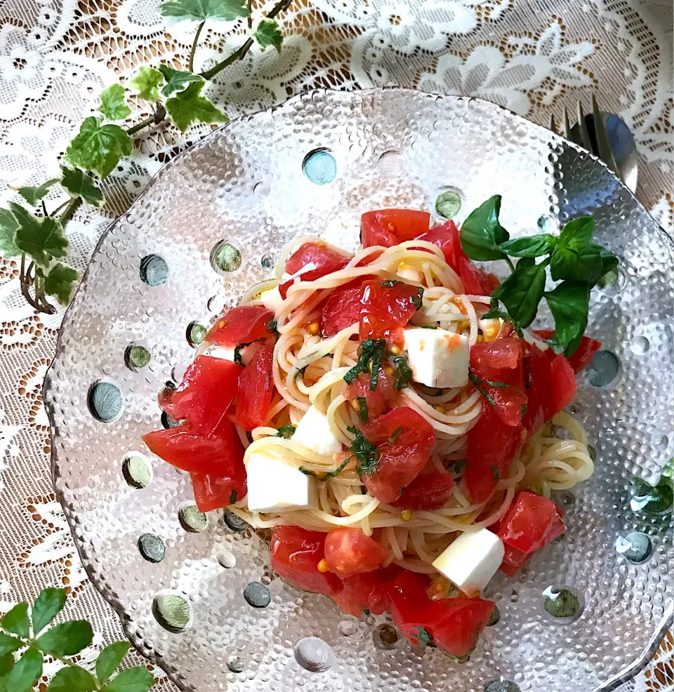 Snapdishの料理写真:🌿冷製パスタ 始めました🇮🇹 フレッシュトマト🍅とモッツァレラ&バジルの冷製パスタ🍝|Hollyさん