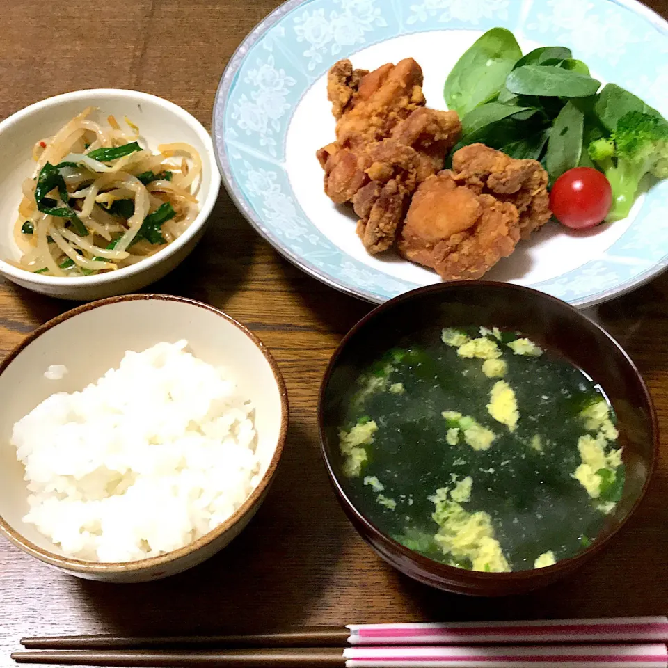 Snapdishの料理写真:#土鍋ごはん 
 #からあげ 
 #もやしとニラのナムル 
 #わかめとたまごのスープ|まきさん