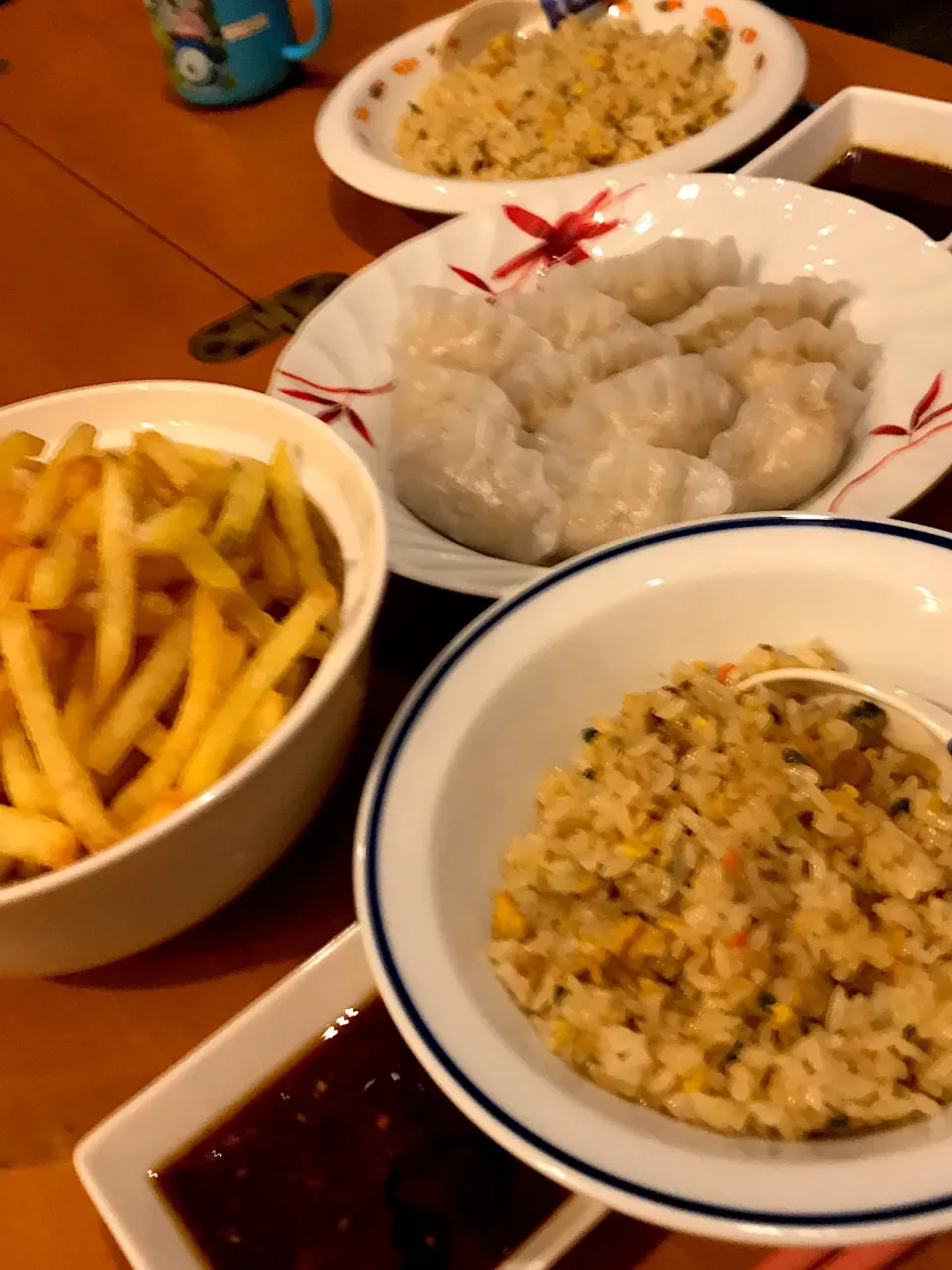 五目炒飯  フカヒレ入り蒸し餃子🥟   フライドポテト 🍟  ジャスミンティー🍵|ch＊K*∀o(^^*)♪さん