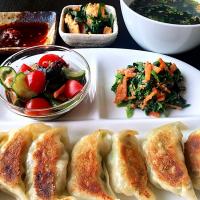 ⭐️手作り餃子
⭐️ほうれん草の胡麻和え
⭐️キュウリとカニカマの酢の物
⭐️ニラ玉
⭐️わかめスープ