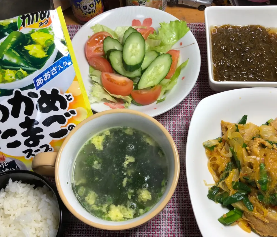 今日はリケンわかめスープと春雨豚キムチともずく(沖縄産生)と野菜サラダでバランスバッチリ👌
#リケンわかめスープ
#snapdish|Asa Eiさん