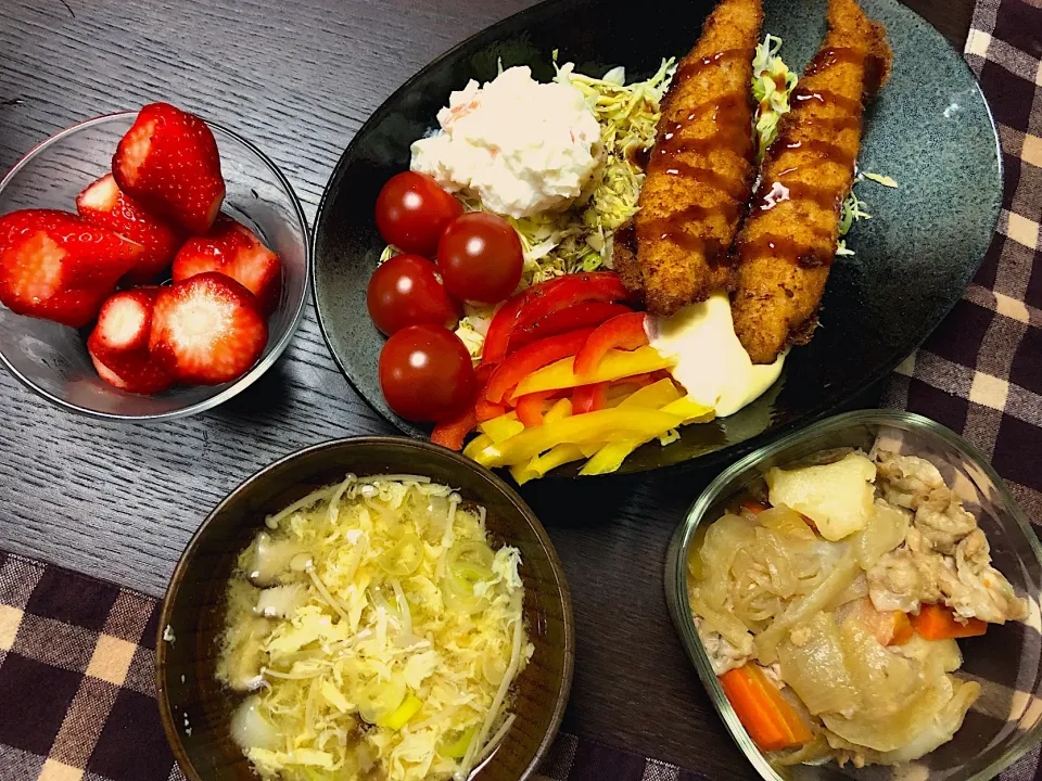 Snapdishの料理写真:ほっけフライと肉じゃが、きのこと卵のお味噌汁など🍚|限界主婦吉田さん