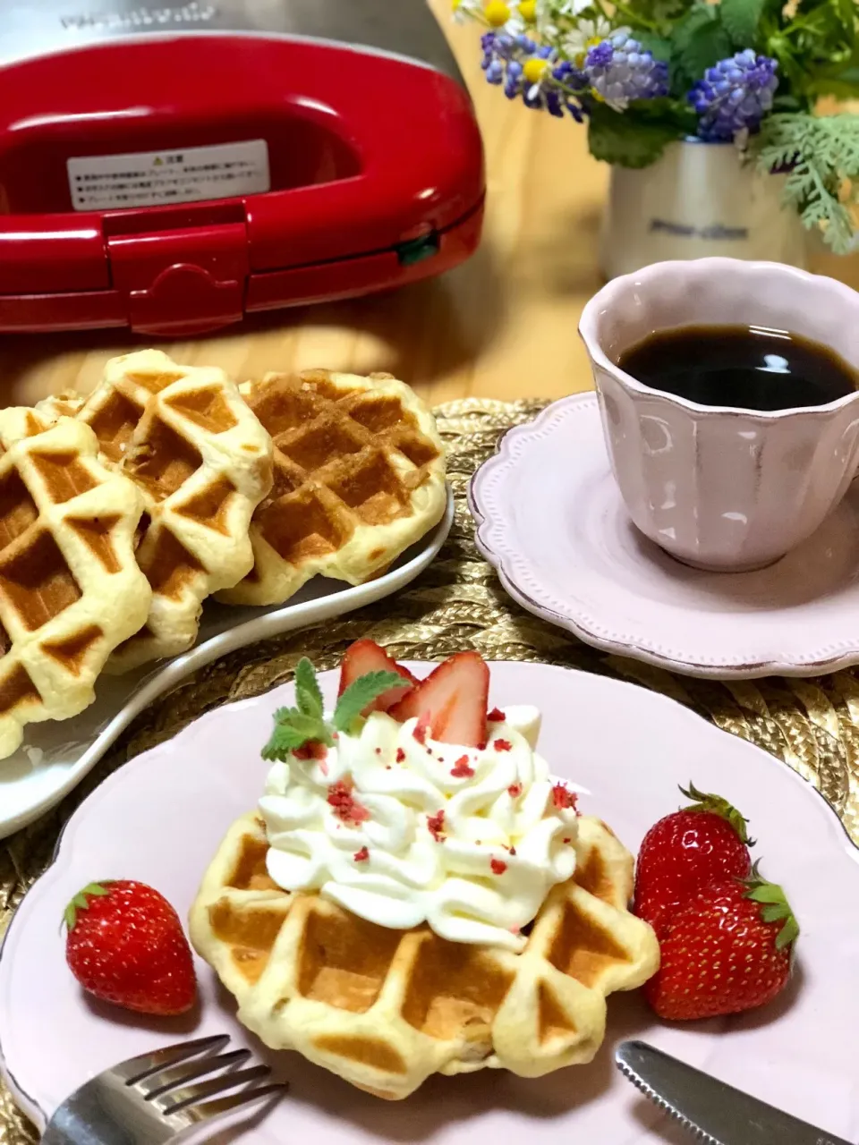 Snapdishの料理写真:ベルギーワッフル💓たっぷりのホイップクリームと一緒に❣️|シフォンさん