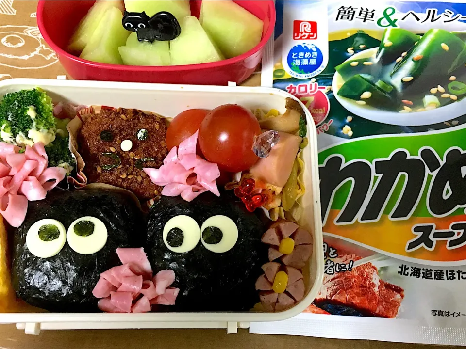 Snapdishの料理写真:まっくろくろすけ弁当にすみっコのとんかつが潜んでますよ弁当
 #春休み  #学童弁当   #お弁当  #まっくろくろすけ  #すみっコぐらし #とんかつ|こむぎさん