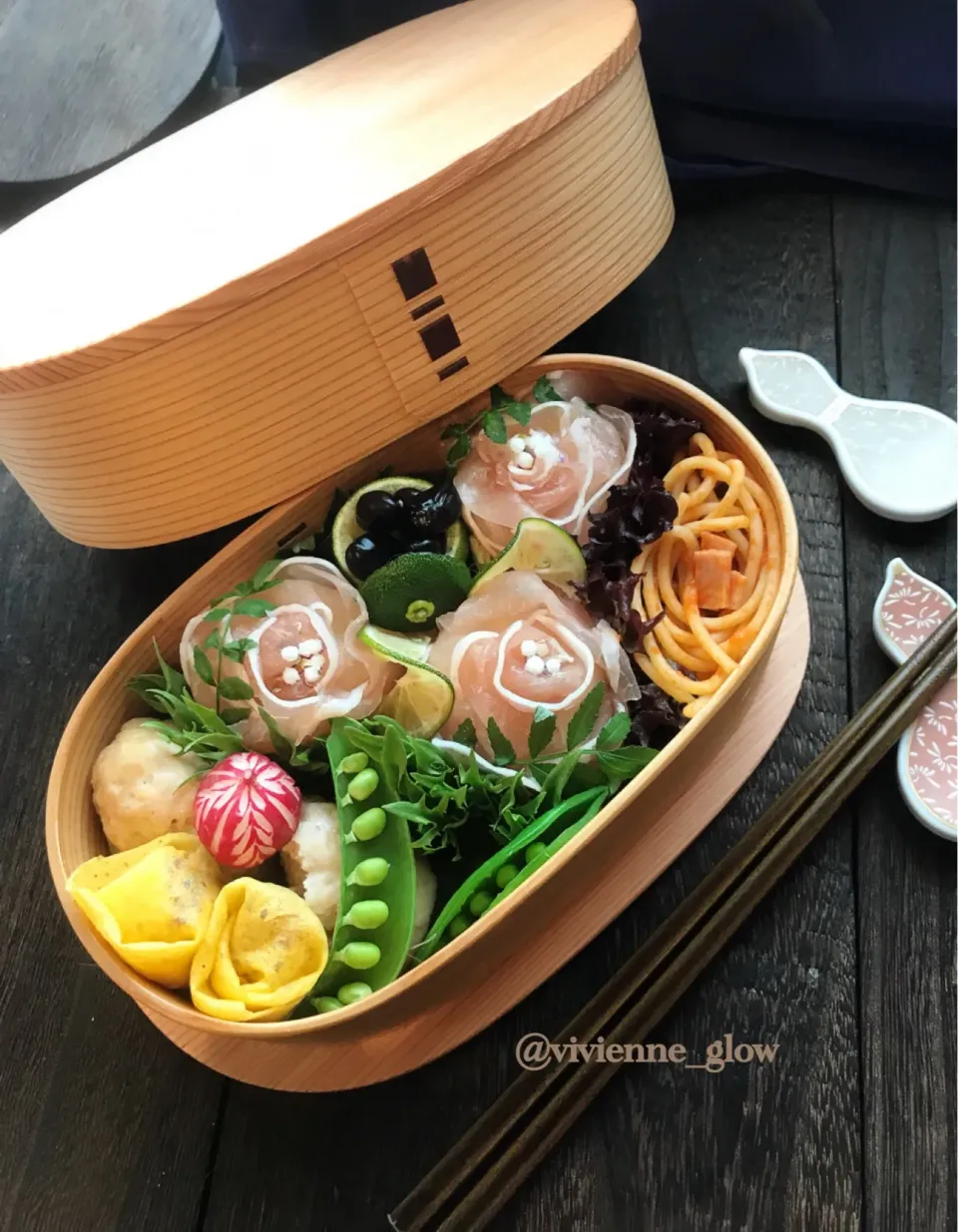 Snapdishの料理写真:生ハム花むすび弁当|vivienne_glowさん