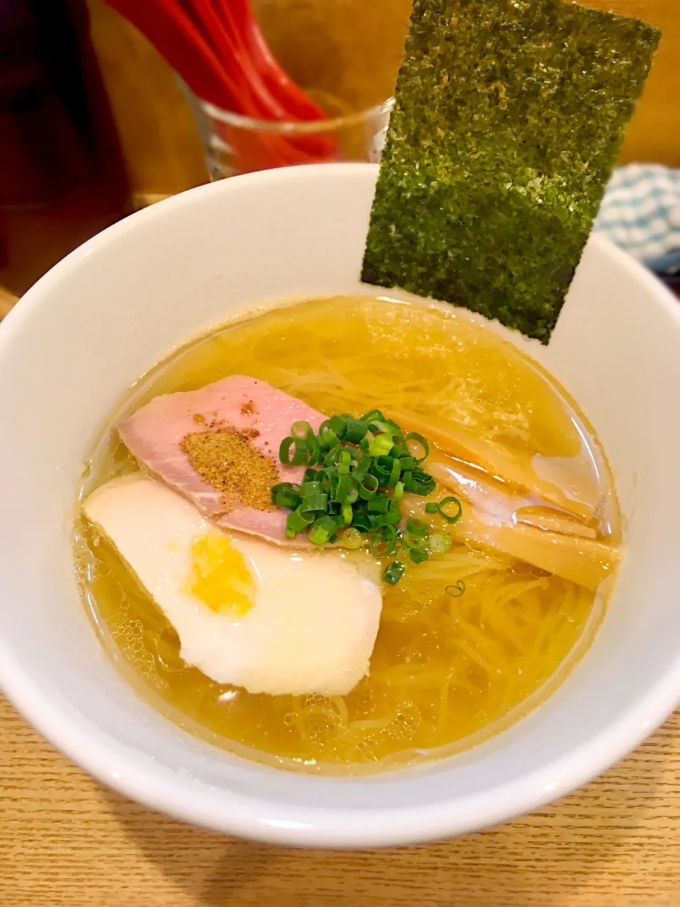 Snapdishの料理写真:鯛煮干らーめん＋鶏チャーシュー1枚
@麺屋 正路|morimi32さん