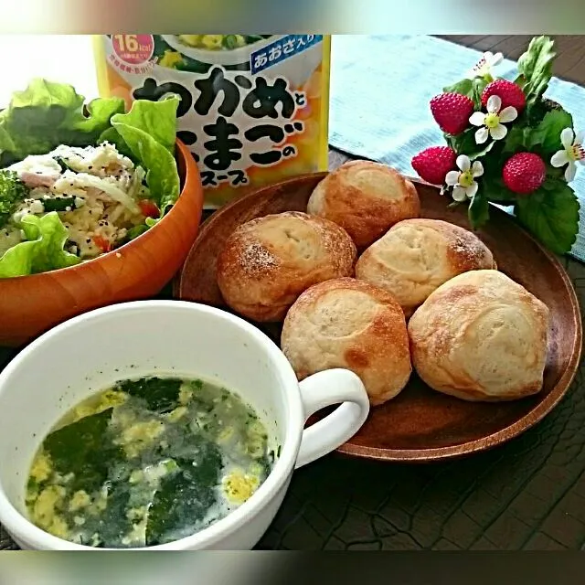 プチまるパンと                       ポテトサラダで
簡単&ヘルシーわかめと       たまごの
    スープ|kimi=kimi🌼Kitchenさん