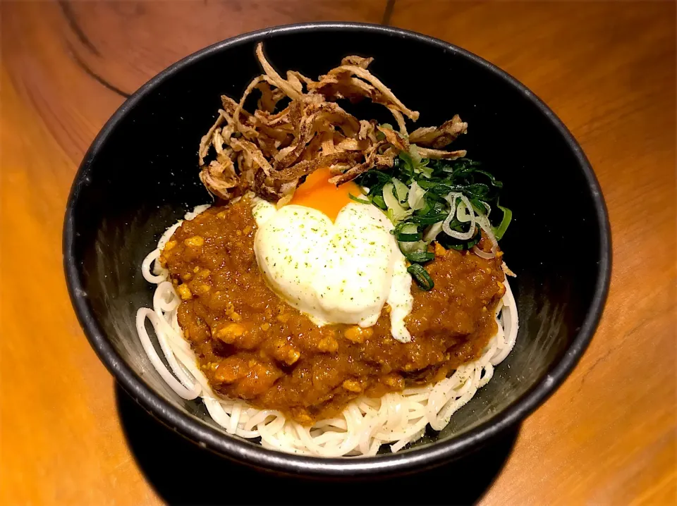 出汁キーマカレー混ぜめん 温玉揚げごぼうのせ|半田手延べそうめんの店 阿波や壱兆さん