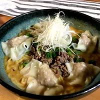 Snapdishの料理写真:ワンタン坦々ごま豆乳ラーメン|mapleさん