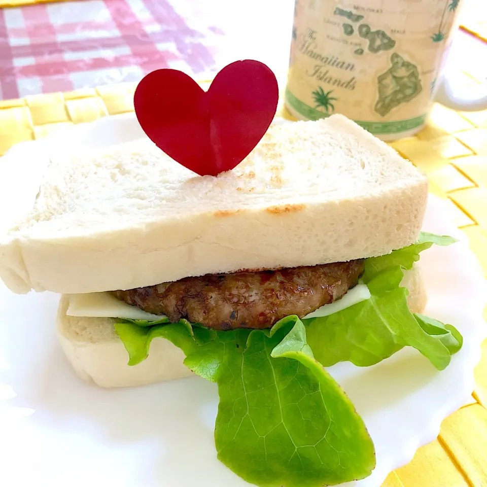 Snapdishの料理写真:#食パンでハンバーガー|Ikuさん