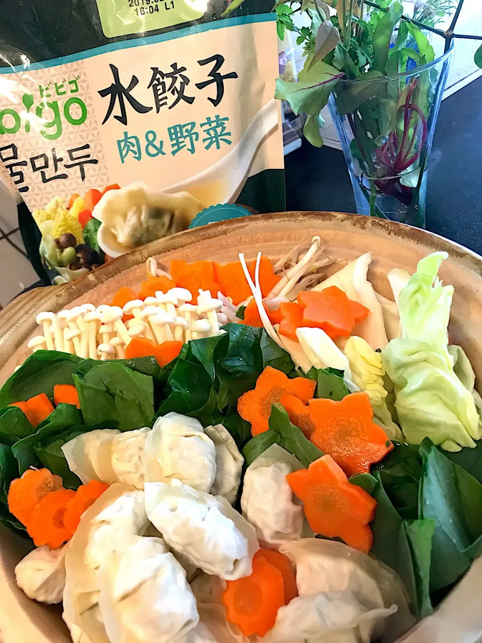 Snapdishの料理写真:🌿ぴぴこさんの料理 韓国🇰🇷ブランド 大好きな bibi go のひとくち水餃子🥟 たっぷり80個入り 毎日でも食べたい🌶🌶 コストコにありまーす😊シュトママ鍋にしました。|シュトママさん