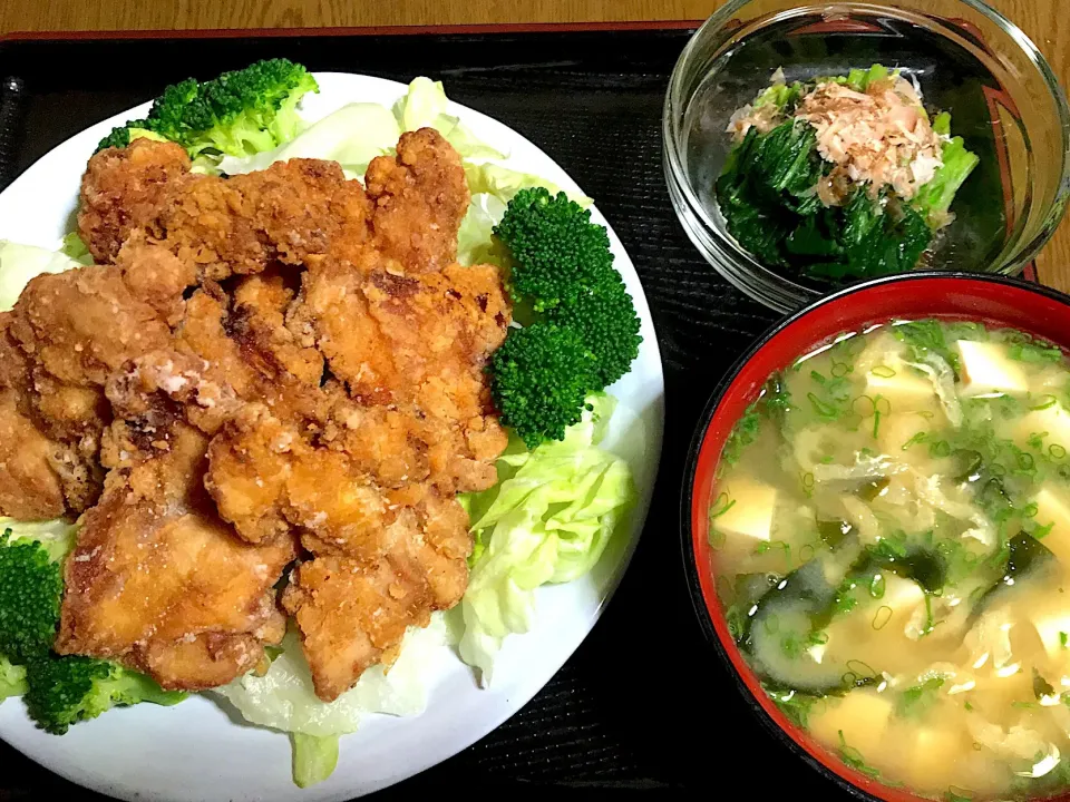 Snapdishの料理写真:#鶏の唐揚げ
#蓬蓮草お浸し 
#豆腐と若布の味噌汁 
#また唐揚げ|たまさん