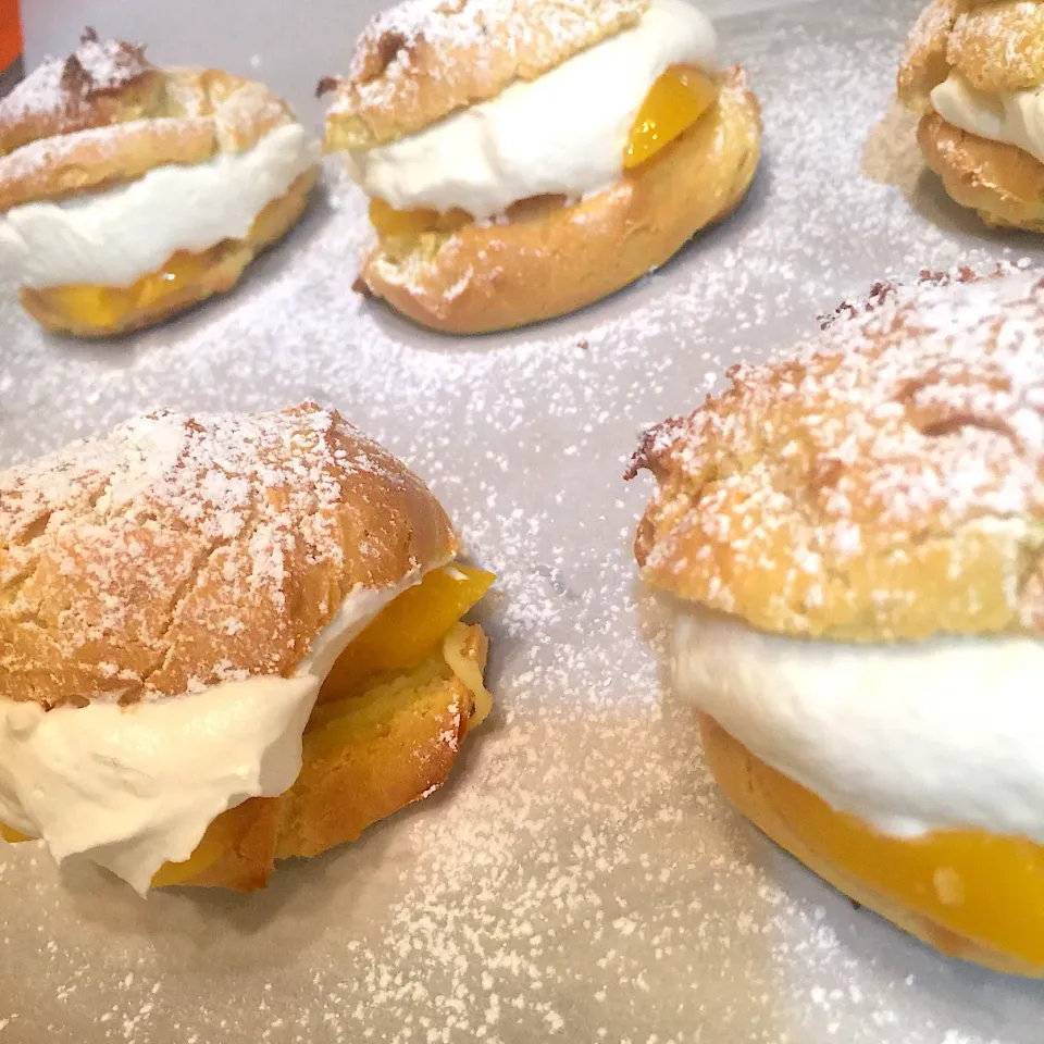 Snapdishの料理写真:Cream Puffs with cream cheese and peach filling.|Alma's Home Kitchenさん