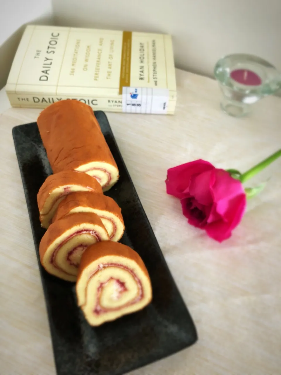 Raspberry & Cream  Swissroll ☕️|Tari's Kitchenさん