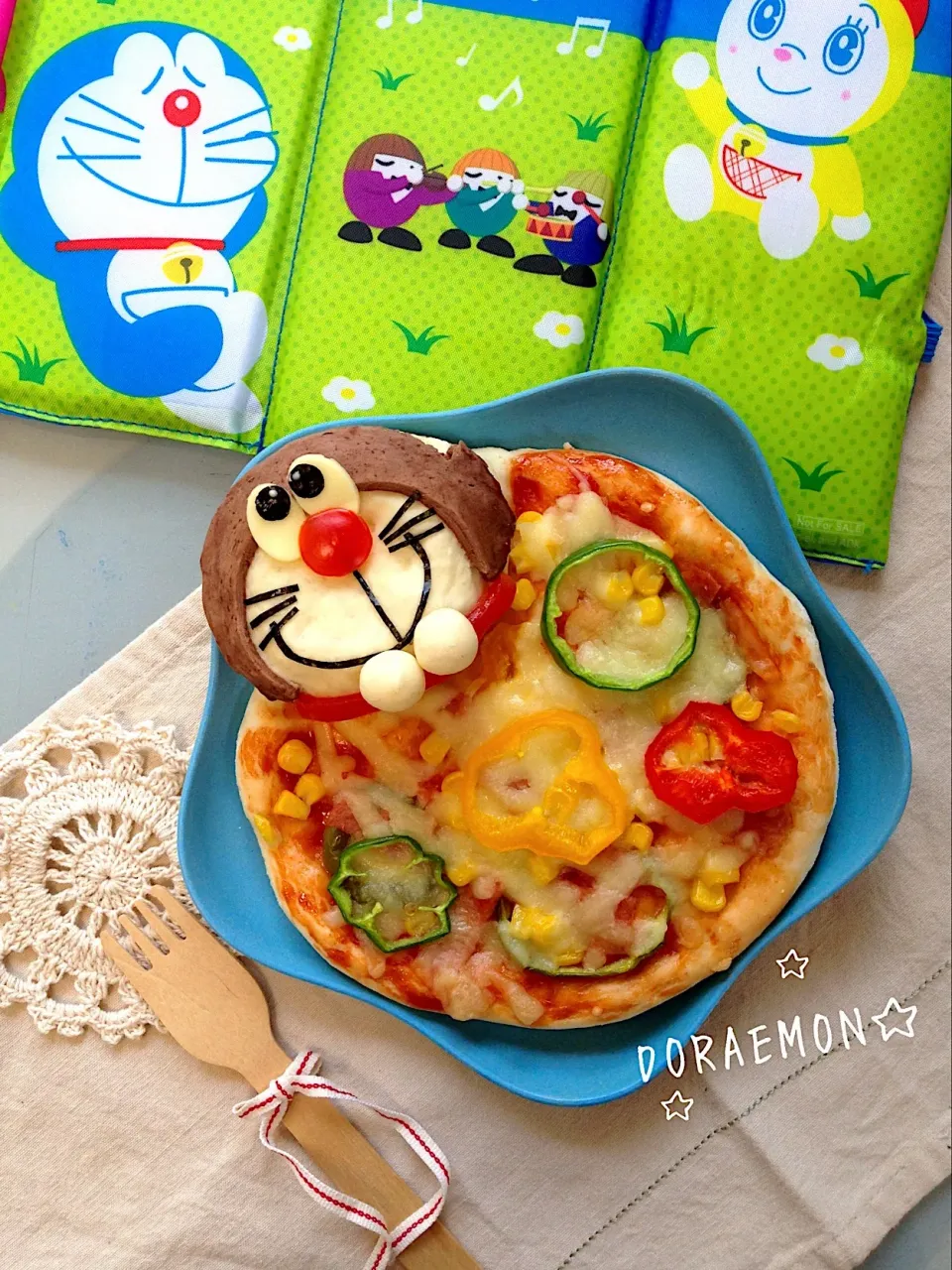 ドラえもんピザ🍕 #ドラえもん  #お昼ご飯  #お子さまごはん  #こどもごはん  #こどもごはん  #キャラご飯  #おうちごはん  #お子さまランチ  #ランチプレート  #お子さまプレート  #おうちカフェ  #ピザ|Ayumi Furukawaさん