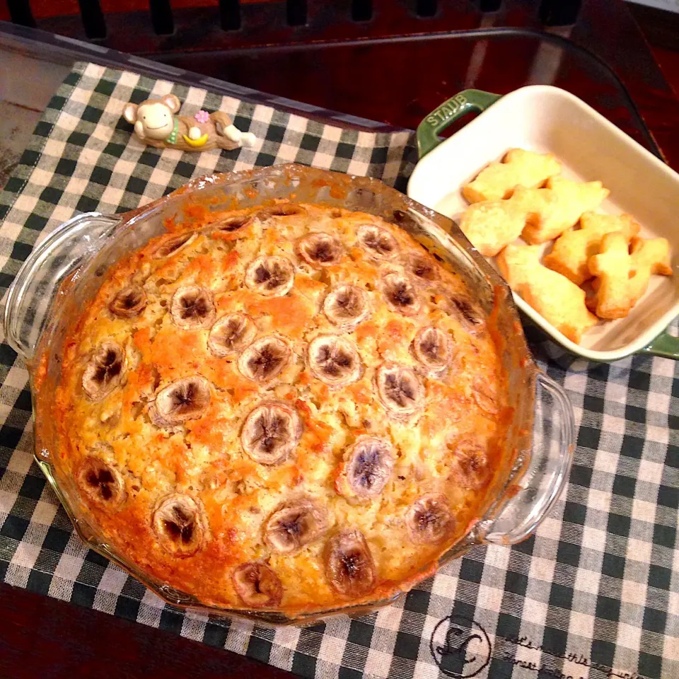 Snapdishの料理写真:バナナケーキとムーミンクッキー🍌🍪|naonaomimichanさん