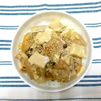 お麩としみ豆腐の卵とじ丼|akinaさん