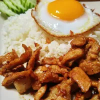 FRIED SLICED PORK WITH GARLIC AND PEPPER THAI RECIPES|Tanongさん