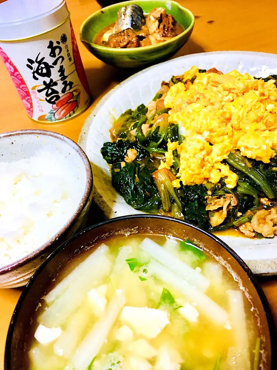 新メニュー✨麻婆ほうれん草の半熟卵載せ
鯖の味噌煮
大根とお豆腐のお味噌汁
明太子海苔
ご飯🍚|さくたえさん