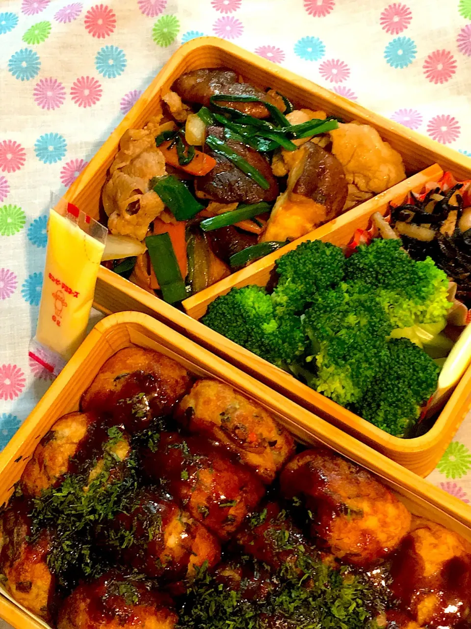 4/9  今日は…たこ焼き弁当♪
・たこ焼き
・豚コマとニラのオイスター炒め
・茹でブロッコリー
・ひじき煮|かっぴーさん