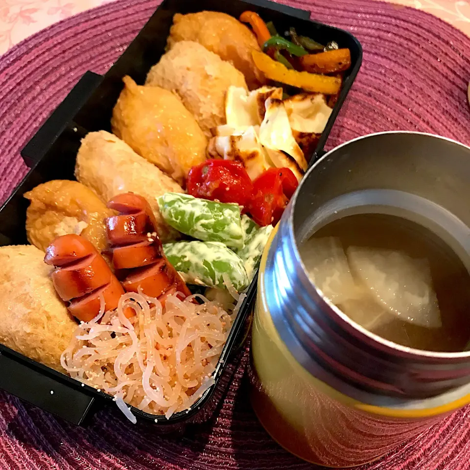 今日のお弁当🍱
いなり寿司弁当

まだまだ寒さを感じます
一枚余分に羽織って
風邪ひかないようにね。

また1週間、
頑張っていきましょう٩( 'ω' )و
気をつけていってらっしゃい👋😊|mokoさん