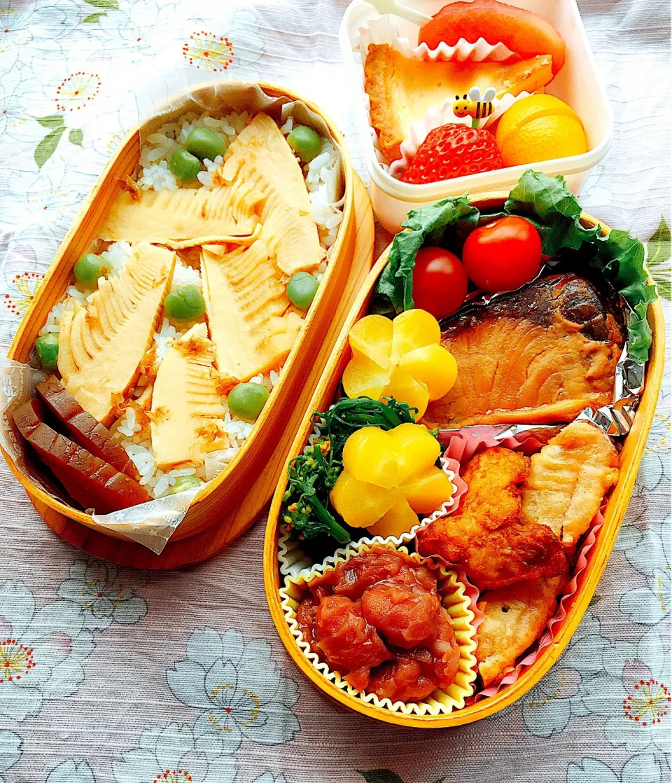 Snapdishの料理写真:#筍ご飯弁当 #お弁当じまん #お父さん弁当 #曲げわっぱ弁当 #野菜多め #鰤の柚子味噌焼き  #筍ご飯 #煮豆 #デザートはチーズケーキ #デザートは苺と金柑|Blueberry🫐さん