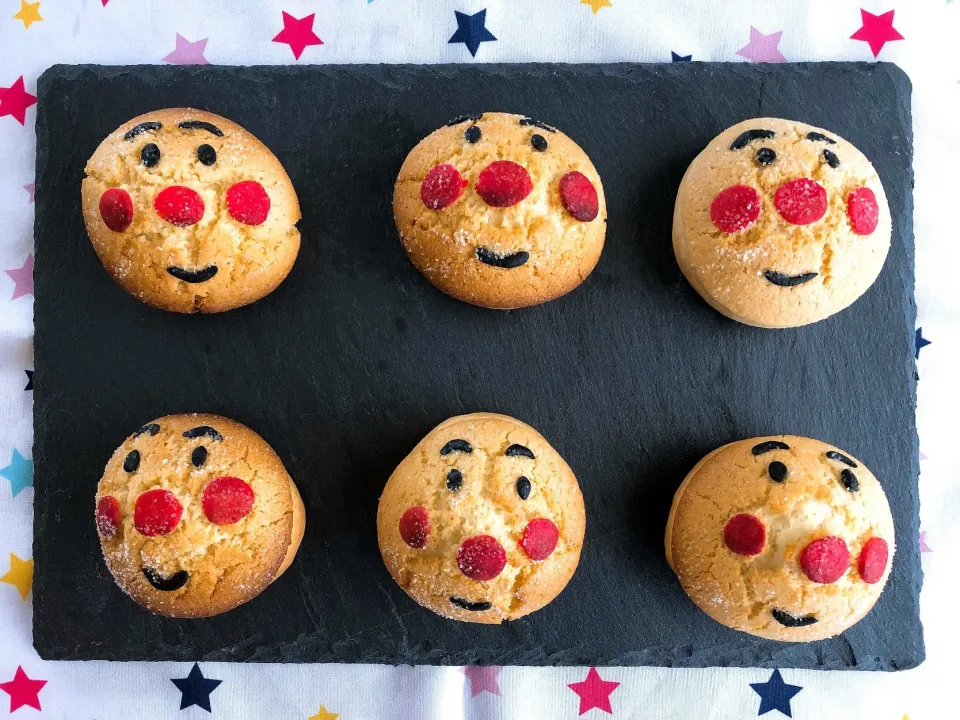 Snapdishの料理写真:アンパンマンのメロンパン🥐|ニコニコハッピーフードさん