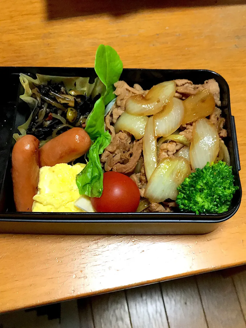 #高校生男子弁当
#明日
#初日
#豚丼
 #ひじきの煮物 
#ウインナー
#卵焼き
#ブロッコリー
#ミニトマト|みかんさん