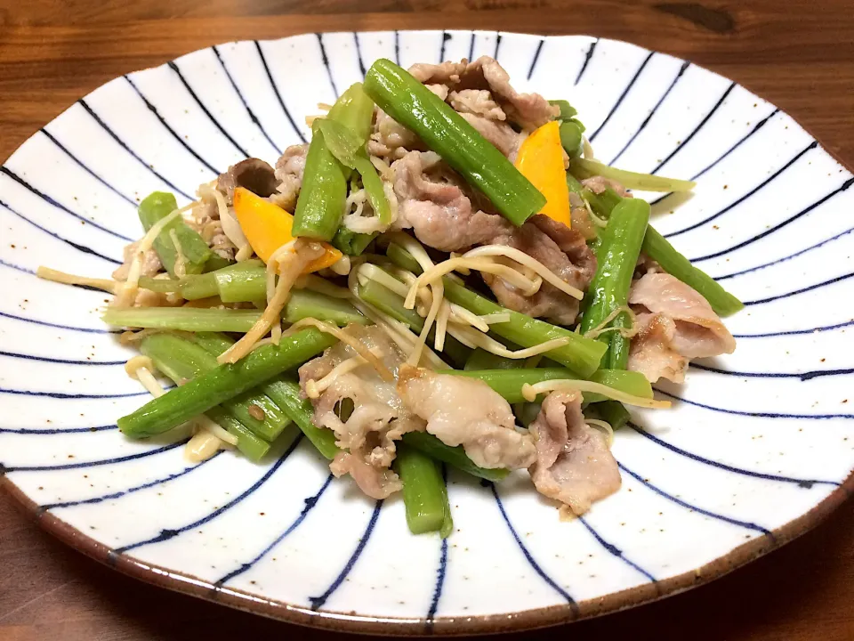 かぴかぴさんの高菜折りの阿蘇高菜その２😋 高菜細茎ぶた肉炒め🍖  #ぱぴこ家fromかぴかぴさん|ぱぴこ家さん