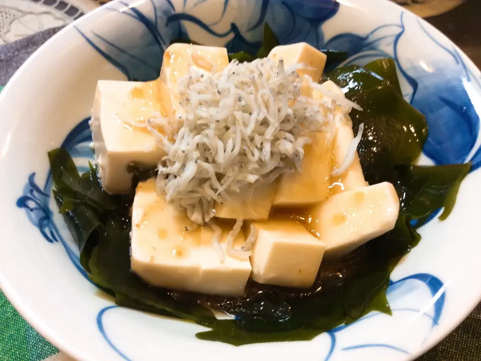 お豆腐とワカメサラダ😋|アライさんさん