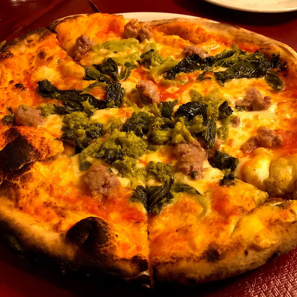 Sausage and greens pizza|Stefan Labuschagneさん