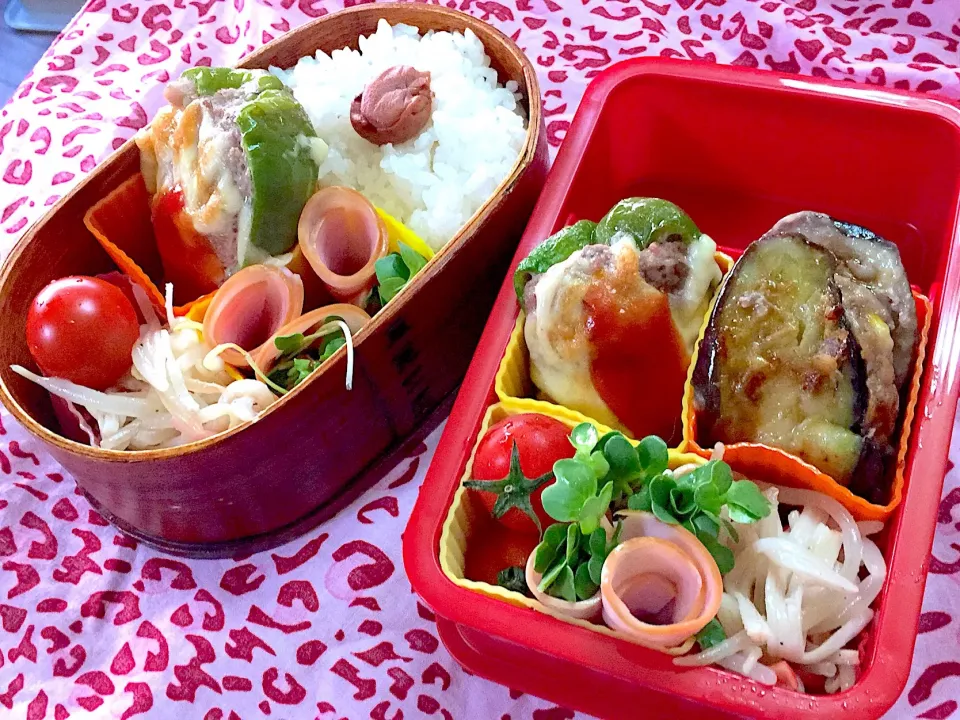 Snapdishの料理写真:4月10日三女と、私のお弁当(o^^o)
ピーマンの肉詰めチーズ乗せ焼き(o^^o)
かいわれのハム巻き
もやしと、海からステックのナムル
トマト
娘のには、なすの肉はさみ焼き
こんなもんかな❓  初めてのお弁当|Hitomiさん