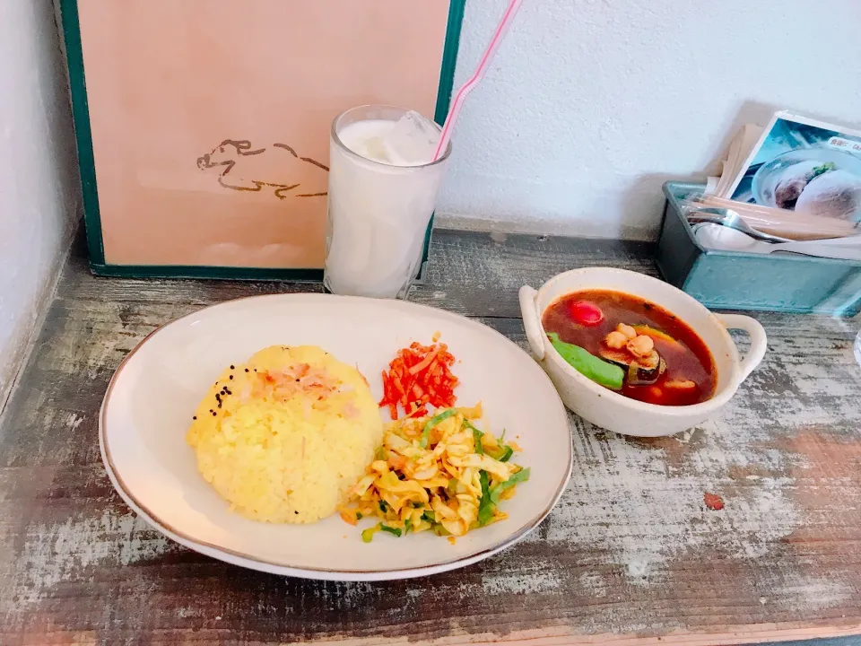 野菜カレーとラッシー|ちゃみこさん