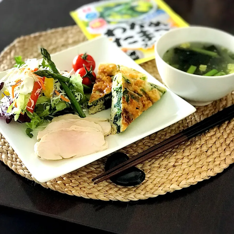 Snapdishの料理写真:今日は朝ごはんと♪わかめたまごスープ|恭子さん