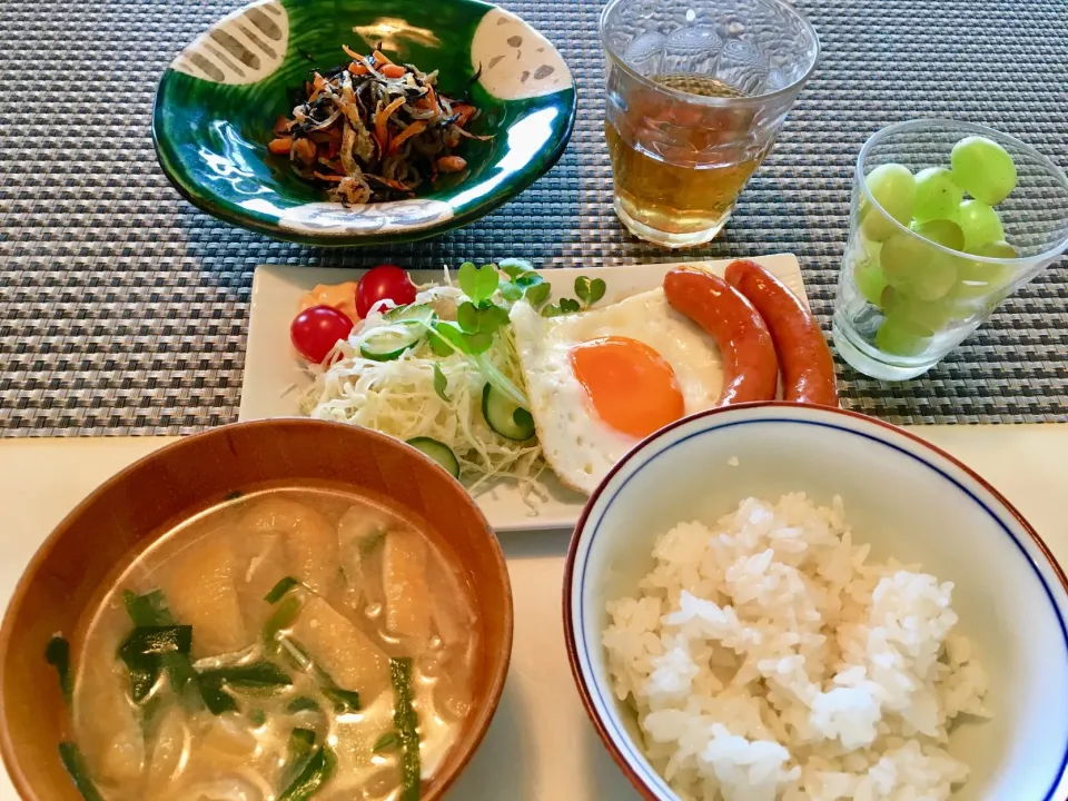 20180410旦那さんの朝ごはん🥣 #にんべん旨い味だし #目玉焼き定食|akiyo22さん