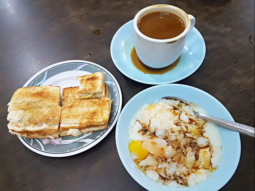 Tong Ah coffee + crispy toasts + eggs since 1939
😍😘|🌷lynnlicious🌷さん