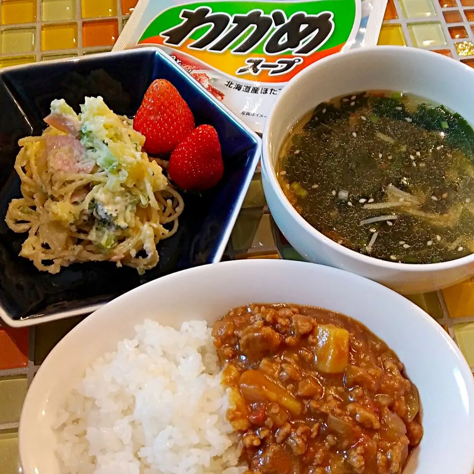 わかめスープにキーマカレー|pinakoさん