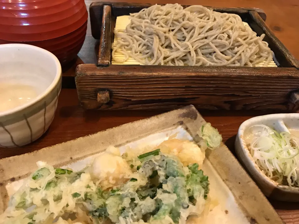 盛岡市内の蕎麦処やまや！きせつのかき揚げ「春菊と小エビ」に盛り蕎麦「挽き包み」|お家でbar!さん