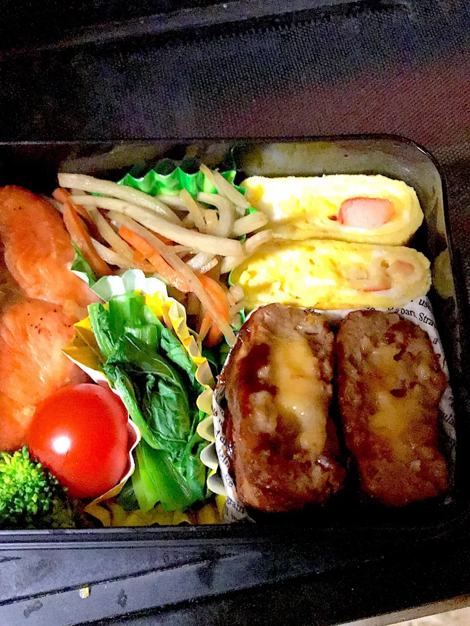 Snapdishの料理写真:#男子高校生弁当2日目
#チーズハンバーグ
#焼き鮭
#きんぴらごぼう
#小松菜おひたし
#卵焼き
#ミニトマト|みかんさん