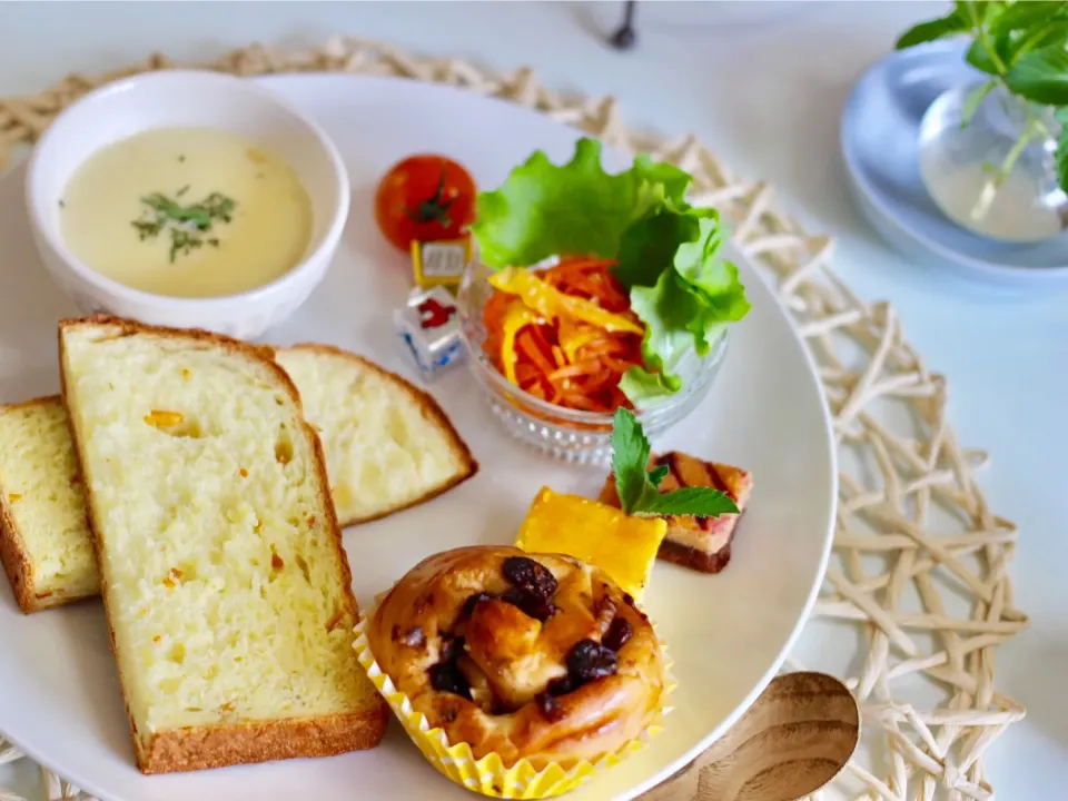 今日のパン教室は、 たんかんピールの食パンと手ごねパン3種|sono.kさん