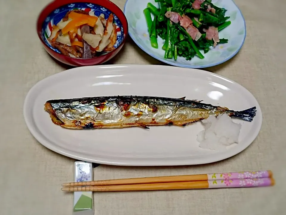 ☆今日の晩ごはん☆ さんまの塩焼き  ぜんまいの煮物  菜の花ベーコン炒め|hamamaさん