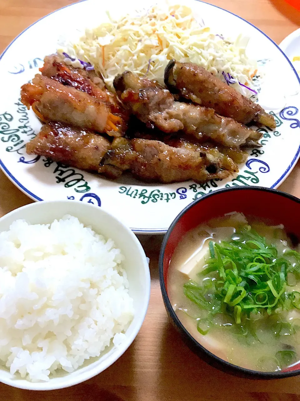 茄子と人参の肉巻き🥕えのきとしめじと豆腐のお味噌汁|gunlove❤さん