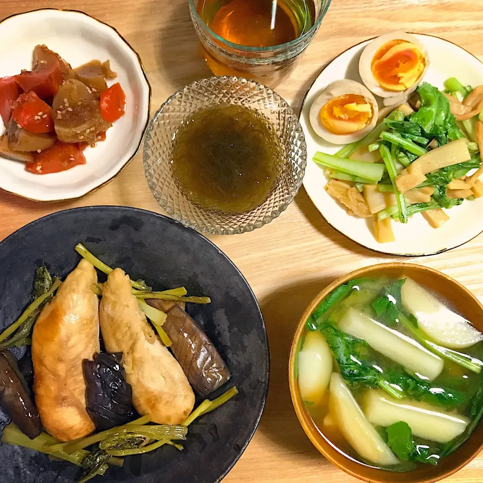 ささ身と茄子とカブの葉の黒酢炒め
カブと人参の煮物
半熟煮卵
メンマとカブの葉の炒め物
もずく
ほうれん草とジャガイモの味噌汁|mogwaiさん