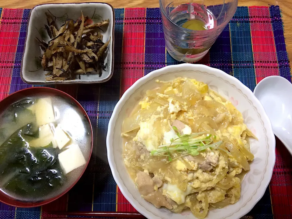 2018/04/09 鶏もも親子丼、きんぴらひじきゴボウ、鳴門わかめ味噌汁|kykyさん