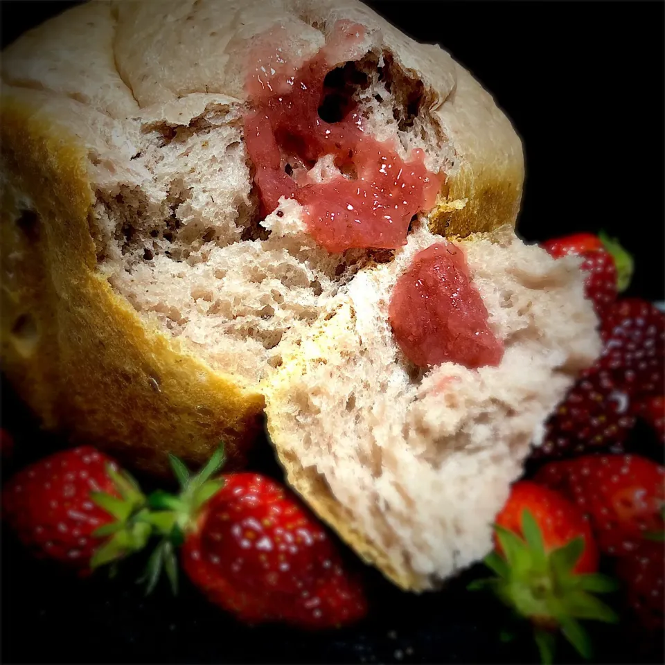 ももさんの料理 何と水分はミカンだけ(((o(*ﾟ▽ﾟ*)o)))みかんで焼くみかん食パン‼をイチゴ🍓で！#イチゴのマシュマロジャム 🍓|佐野未起さん