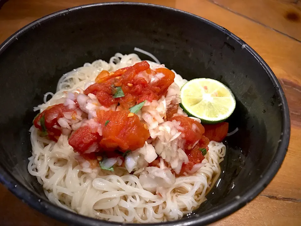 焦がしにんにくトマトぶっかけ|半田手延べそうめんの店 阿波や壱兆さん