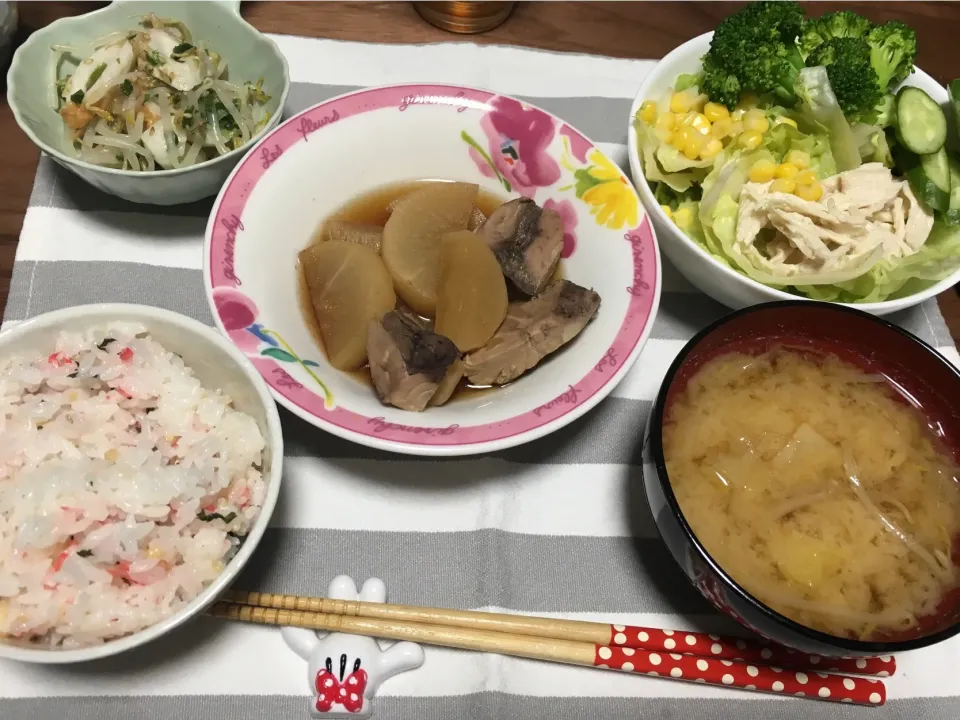 ＊ぶり大根 ＊サラダ ＊もやしナムル 絹醤油を使ったから滑らかな味わい♡|みきゃこさん